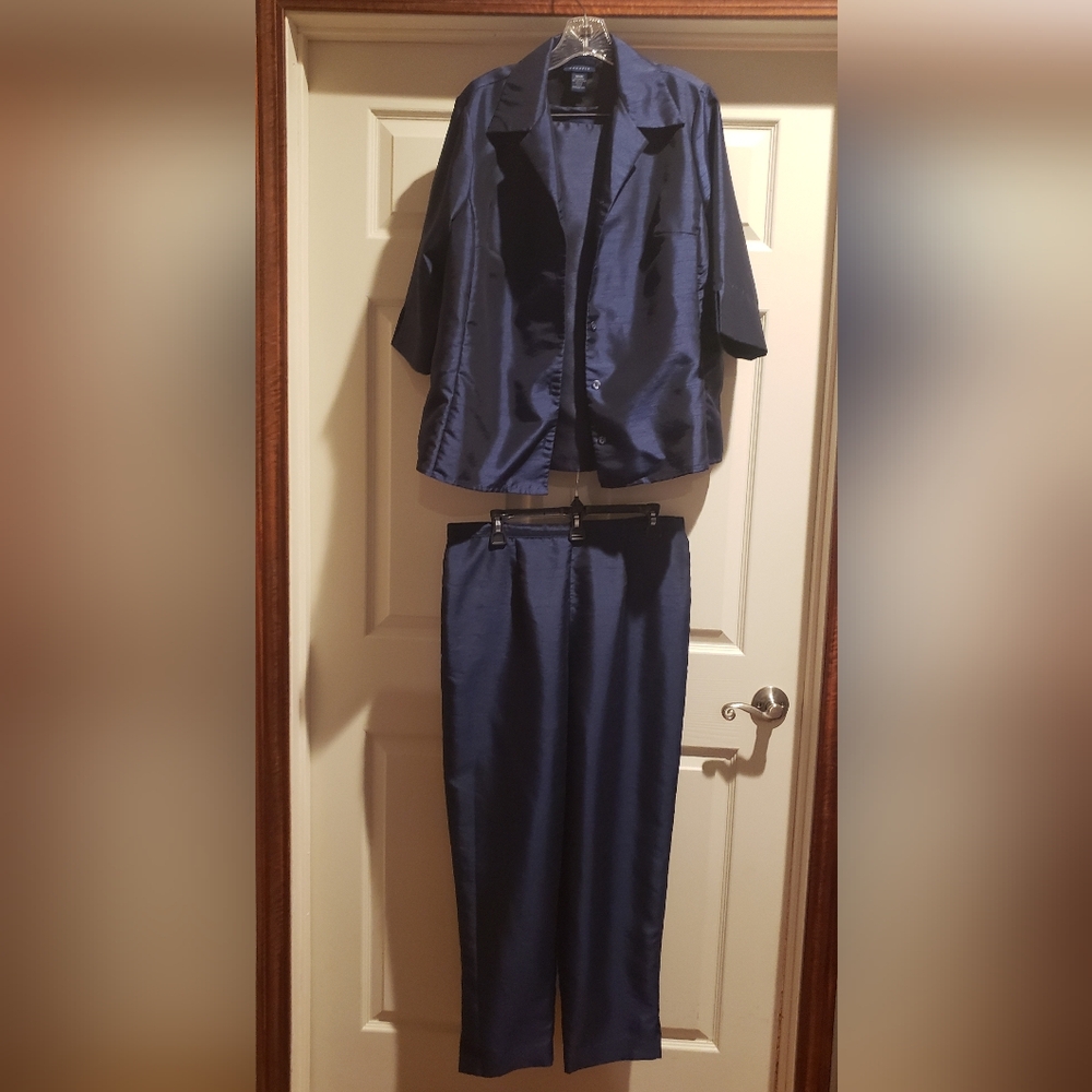 Stylish Navy Blue Three-Piece Suit